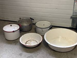 lot 66 image: Metal & Enamelware Pots Bowl
