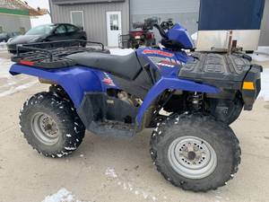 lot 43 image: 2005 Blue Polaris Sportsman 400 ATV 4 Wheeler