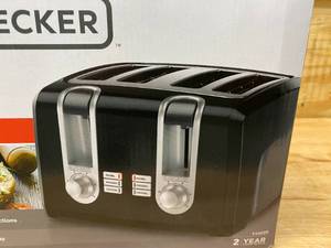 lot 35 image: BLACKDECKER 4-Slice Black Extra-Wide Slot Toaster with Browning Control