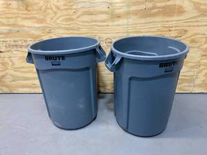 lot 66 image: BRUTE Lot of 2-  32 Gal Trash Cans