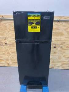 lot 72 image: MAGIC CHEF 4.5 cu. ft. 2 Door Mini Fridge in Black with Freezer