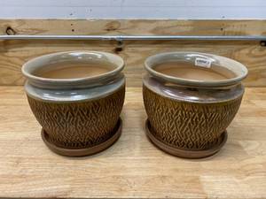 lot 89 image: TRENDSPOT Lot of 2-  11 Textured Planters