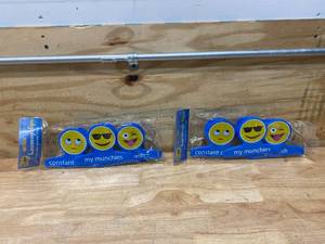lot 118 image: KAOMOJICLIPS Lot of 2 Packages of-  Chip Clips (3 per package)
