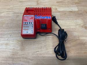 lot 119 image: MILWAUKEE 48-59-1812 12V 18V M12 M18 Lithium-Ion Battery Charger