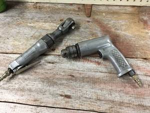 lot 21 image: Pneumatic 38 Ratchet & Drill