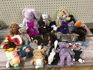 lot 44 image: Group Beanie Babies