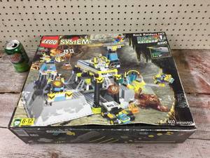 lot 46 image: Lego System Rock Raiders HQ #4990