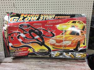 lot 53 image: Life-Like Racing HO Scale Electric Slot Car Racing Set