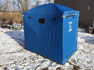 lot 72 image: The Clam 2000 Portable Fish House