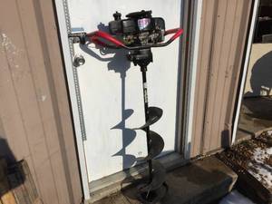 lot 24 image: StrikeMaster Lazer XL-3000  Gas Ice Auger