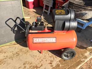 lot 4 image: CraftsmanDewalt Air Compressor