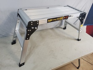 lot 6 image: New Metaltech Aluminum Step-Stool  Work Platform