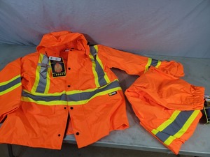 lot 128 image: New Holmes Work Wear Rain Jacket and Pants