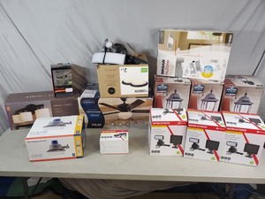 lot 160 image: Customer Return Light Fixtures - Take What You Want