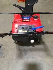 lot 43 image: Power Clear 721 R 21 in. 212 cc Single-Stage Self Propelled Gas Snow Blower by Toro Customer Returns See Pictures