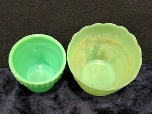 lot 25 image: Vintage Green Fire King Jadeite Akro Agate Mini Flower Pots 3 12 & 2 12