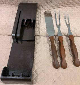 lot 33 image: Vtg Brown Handle CUTCO Serving Set 26 27 28 Forks & Spatula Bakelite Case