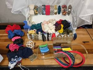 lot 40 image: Large Lot of 1970s & 80s Hair Accessories