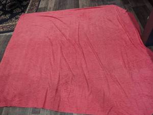 lot 39 image: Hot Pink Chenille Bedspread, Full Size