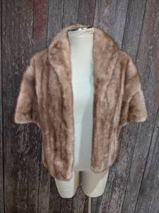lot 7 image: Kruse Gross Minneapolis Mink Fur Wrap Capelet