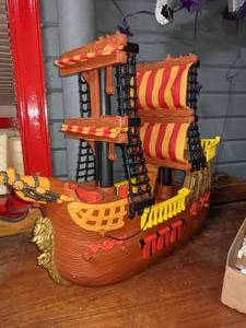 lot 62 image: Fisher Price Imaginext Adventures Pirate Ship L1284 Retired 2006