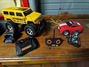 lot 63 image: Radio Controlled Hummer & Car