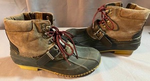 lot 102 image: Tommy Hilfiger Duck Boots Womens Size 9