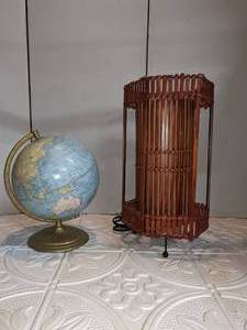 lot 70 image: Vintage Globe & Rattan Table Lamp