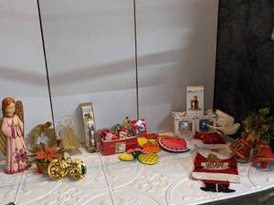 lot 74 image: Vintage Christmas Decor
