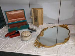 lot 78 image: Hollywood Regency Dresser MirrorTray, Jewelry Box, More