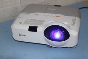 lot 136 image: Epson PowerLite 430 3000-Lumen Short Throw 3LCD Projector with HDMI Input