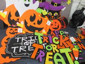 9 Felt Halloween Wall Hangers Retai...