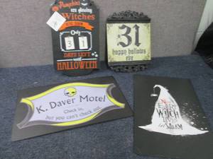 4 Halloween Wall Dcor Items...