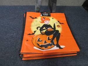 6 Eco-Friendly Halloween Treat Bags...