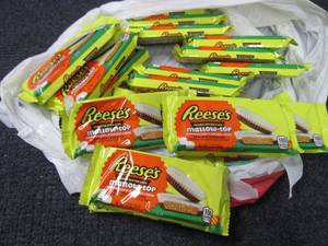 18 - 1.2 oz Reeses Mallow Top...