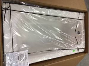 American Std Cambridge 60 in. x 32 in. Americast EverClean Whirlpool Tub with Right Drain in White open box customer Return see pictures