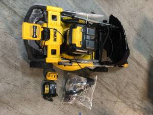 Dewalt 21.5 in. 20-Volt MAX Lithium-Ion Cordless Battery Walk Behind Self Propelled Mower not used see pictures