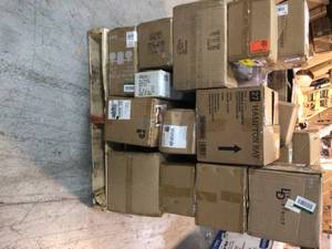 Pallet with assorted Lightning various models and conditions see pictures