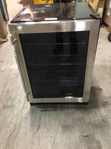 Magic Chef 23.4 in. 154 Can Beverage Cooler open box see see pictures