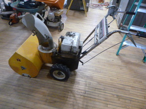 lot 4 image: Cadet 265 Snowblower