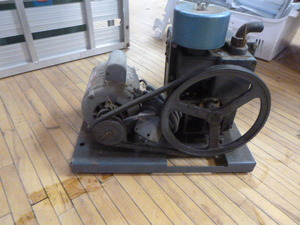 lot 11 image: Welch Duo Seal Vacuum Pump