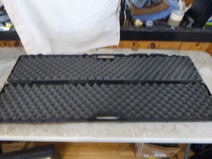lot 35 image: Rifle Gun Case