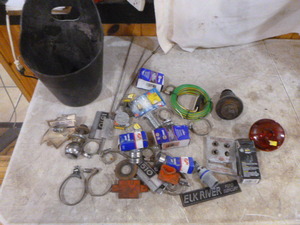lot 73 image: Garage Items