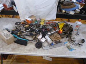 lot 74 image: Garage Items