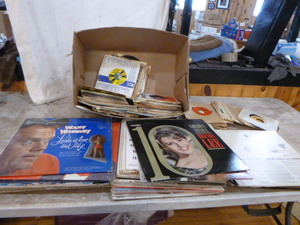 lot 110 image: Lot of Albums