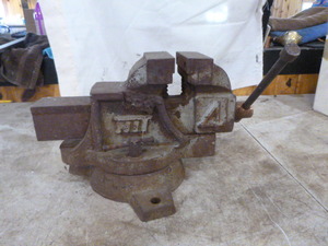lot 111 image: NIT Bench Vise