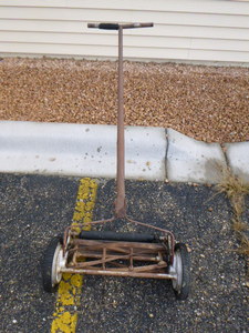 lot 117 image: Great American Push Mower
