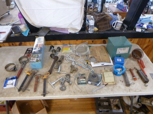 lot 176 image: Garage Items
