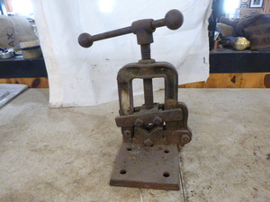 lot 177 image: Vintage Crane Co. Pipe Vice