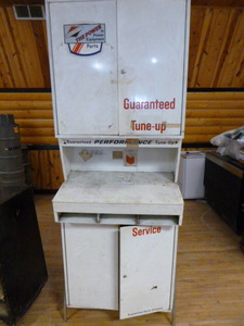 lot 203 image: Metal Storage Cabinet